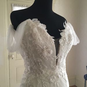 Beautiful romantic Marchesa Wedding Gown